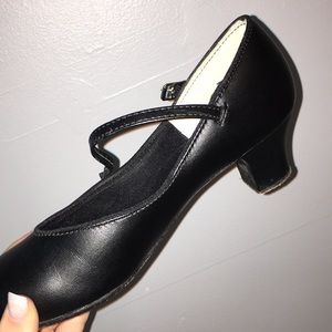 black performing shoes